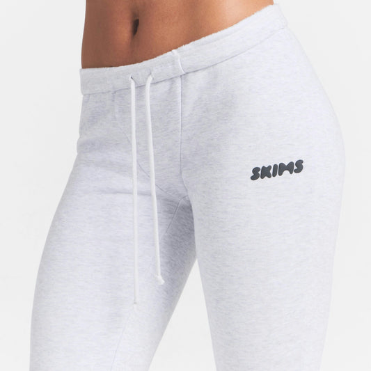 legging with embossed logo